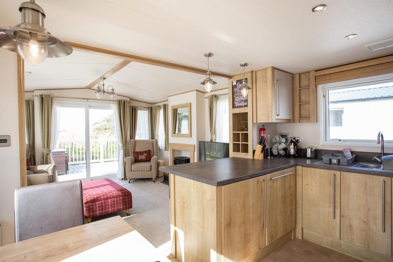 The Lakes Rookley Bagian luar foto Interior of a static