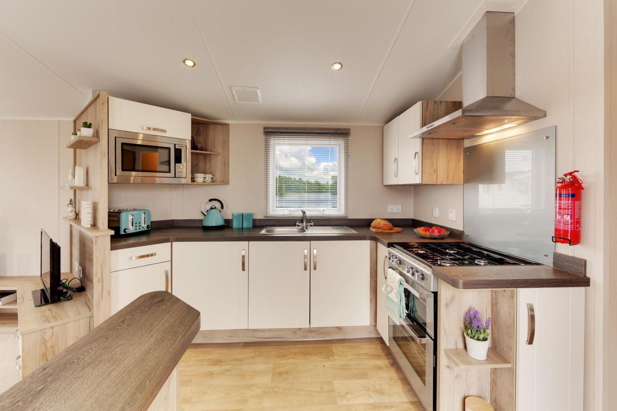 The Lakes Rookley Bagian luar foto A typical kitchen in a static