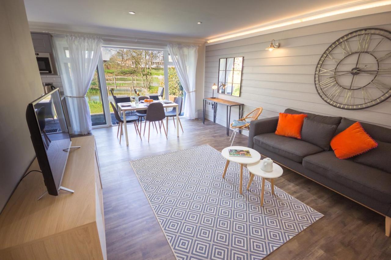 The Lakes Rookley Bagian luar foto A staged living room