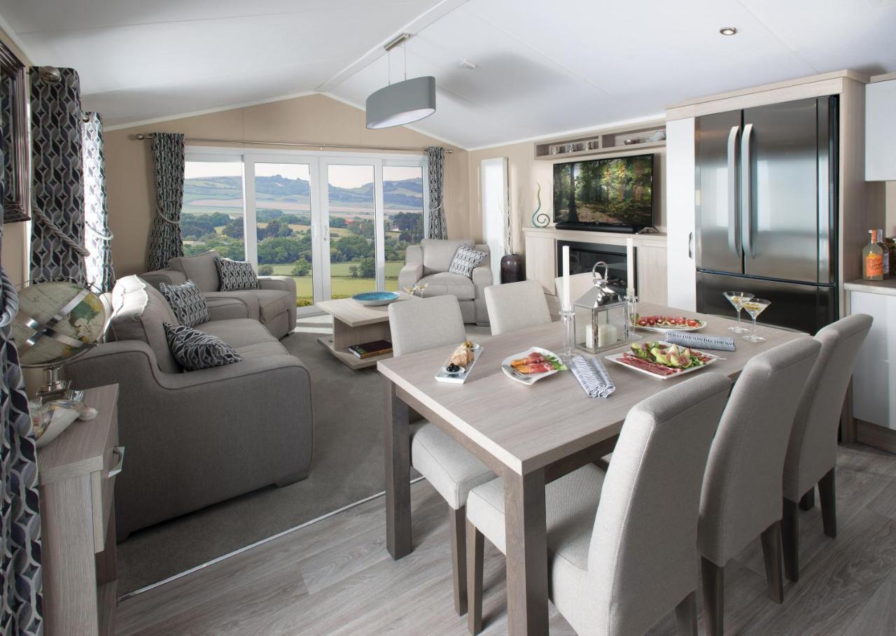 The Lakes Rookley Bagian luar foto Interior of a static