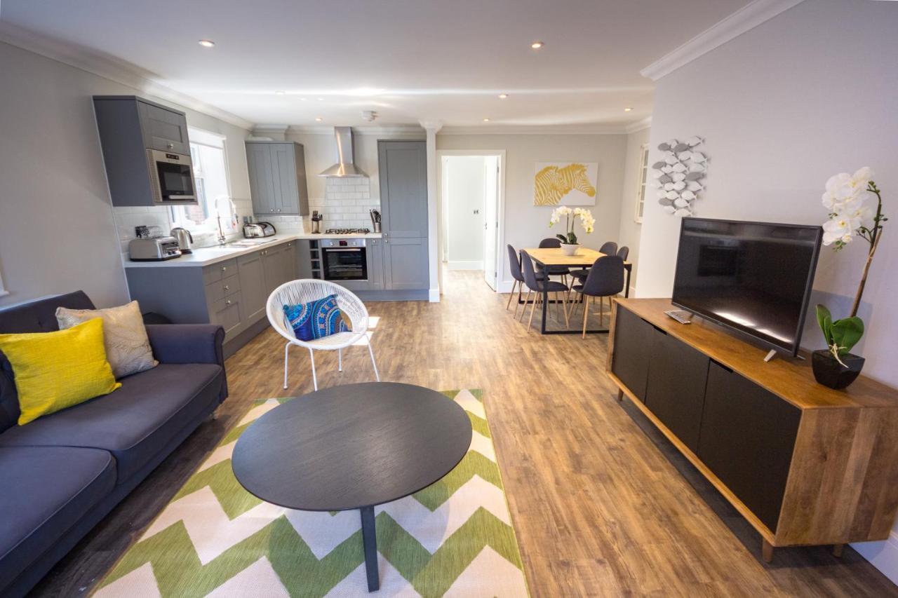 The Lakes Rookley Bagian luar foto The interior of a typical apartment at The Exchange